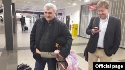 აფგან მუხთარლი გერმანიაში 3 წლის უნახავ შვილთან ერთად