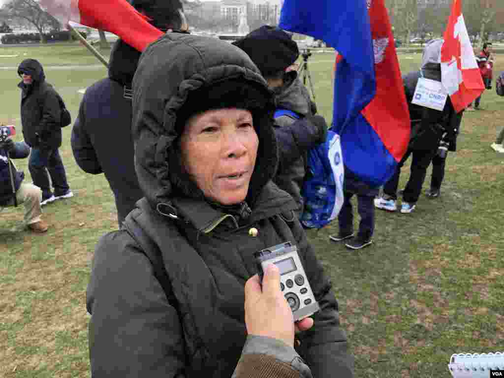 ភន ហម បាតុករមកពីរដ្ខភេនស៊ីលវីនៀ។ (ចាប ចិត្រា/VOA)