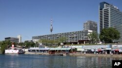 Pemandangan Sungai Danube di Vienna, Austria.