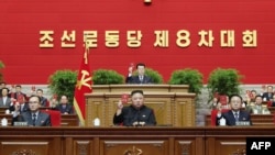 지난해 1월 북한 평양에서 열린 노동당 8차 대회에 김정은(앞 가운데) 국무위원장이 참석하고 있다. 왼쪽은 조용원 당 비서, 오른쪽은 최룡해 최고인민회의 상임위원장.