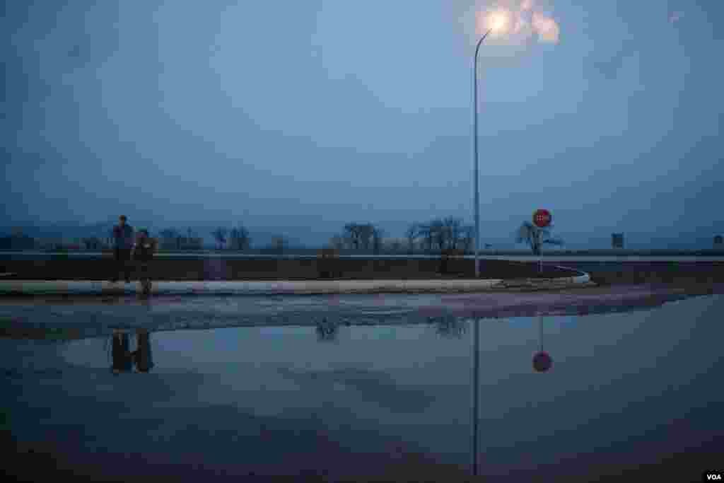 Ukrainian fighters take a cigarette break near Pervomais&#39;ke after returning from the front line. (Adam Bailes/VOA)