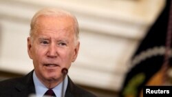 Presiden AS Joe Biden pada hari Jumat (7/10) menandatangani perintah eksekutif yang dirancang untuk menghilangkan kekhawatiran Eropa bahwa badan-badan intelijen AS secara ilegal memata-matai mereka. (Foto: Reuters)