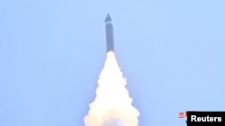 북한 관영매체 조선중앙통신은 2025년 1월 6일 비공개 장소에서 신형 극초음속 중장거리 탄도미사일(IRBM) 발사에 성공했다며 사진을 공개했다.