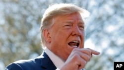 Presiden Donald Trump memberikan keterangan kepada awak media di Halaman Selatan Gedung Putih di Washington, D.C., 10 April 2019. (Foto: dok).