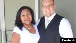 Joshua Holt da mai dakinsa