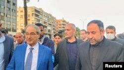 حسین اکبری (راست) در کنار وزیر امورخارجه سوریه، فیصل مقداد.