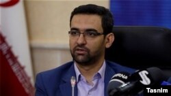 آذرماه گذشته حسن روحانی درباره وزیر ارتباطات خود گفته بود دست او روی دگمه فیلترینگ نخواهد رفت. 