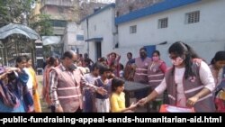 싱가포르 적십자사가 인도주의 지원 구호 활동을 벌이는 모습. 이 단체는 코로나 대응과 관련해 유전자 증폭 장비 등의 대북 반입을 유엔으로부터 승인받았다.