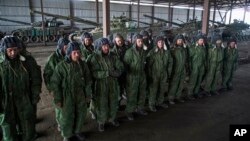 Rossiya qo'llab-quvvatlagan ayirmachilar. Novoazovsk, Ukraina sharqi. 21-oktabr, 2015-yil.