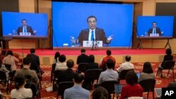 중국의 리커창 총리는 28일 전국인민대표대회(전인대) 폐막식 날 화상으로 진행된 기자회견에서 전체회의 때 통과시킨 홍콩에 대한 국가보안법은 "홍콩 번영을 위한 것"이라고 말했다.