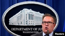 지난 9월 법무부에서 기자회견하는 앤드루 휠러 미 EPA 청장.