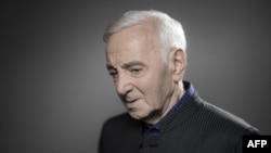Le chanteur Charles Aznavour à Paris, le 16 novembre 2017.