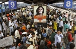 유엔이 2009년에 발표한 보고서는 2025년에는 전세계 인구가 81억명에 달할 것이라고 밝혔다. 사진은 인도 뉴델리의 기차역. 인구 과밀화 현상이 두드러지는 인도는 2028년이면 중국을 제치고 세계 최대 인구 국가 반열에 오를 것으로 전망됐다. (자료사진)