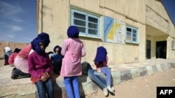 Des élèves dans la cour d’une école au camp de réfugiés de Smara, à Tindouf, Algérie, 25 février 2016.