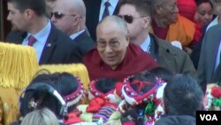 សម្តេច​ ដាឡៃ ឡាម៉ា​ បាន​មកដល់​រដ្ឋធានី​វ៉ាស៊ីនតោន​។ អ្នក​នាំពាក្យ​រដ្ឋាភិបាល​ចិន​ម្នាក់​បាន​និយាយ​នៅ​ថ្ងៃ​សុក្រ​នេះ​ថា​ ក្រុង​ប៉េកាំង​ប្រឆាំង​នឹង​ប្រទេស​ដទៃ​ណា​ដែល​ទទួល​ស្វាគមន៍​សម្តេច។