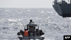 Wani jirgin jami'an tsaron Najeriya yayin da yake aikin yaki da masu fashi a teku.