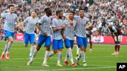 'Yan wasan Manchester United suna murnar kwallo ta biyu da suka zura a ragar West Ham.