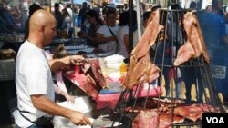 Pada musim panas seperti sekarang ini, banyak warga AS yang mengadakan acara pesta dengan memasak di tempat terbuka di luar rumah seperti di taman umum, biasanya dengan memanggang daging dan makanan lainnya.