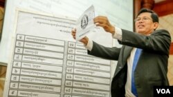 គណបក្ស​ប្រជាជនកម្ពុជា​ ទទួលបាន​លេខ២០ ​សម្រាប់​ការបោះ​ឆ្នោត​ជ្រើស​រើស​តំណាងរាស្ត្រ​អណត្តិ​ទី៦, នៅរាជធានី​ភ្នំពេញ, នៅថ្ងៃទី​២៩​ ខែ​ឧសភា​ ឆ្នាំ​២០១៨។ (ខាន់ សុគុំមនោ​/VOA)