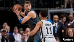 Luka Doncic, à gauche, Dallas, Texas, le 16 janvier 2019. (Jerome Miron-USA TODAY Sports) 
