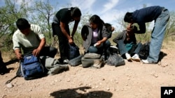 Des migrants clandestins à Arivaca, Arizona, 25 avril 2006 photo.