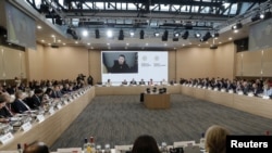 ប្រទេស​បារាំង​បាន​រៀបចំ​សន្និសីទ​មួយ​ជាមួយ​នឹង​អ្នក​ផ្ដល់​ជំនួយ​អន្តរជាតិ​នានា​នៅ​​ថ្ងៃ​អង្គារ​នេះ​ដោយ​ផ្ដោត​លើ​ការ​ជួយ​ប្រទេស​អ៊ុយក្រែន​ នៅ​ទីក្រុង​ប៉ារីស ប្រទេស​បារាំង ថ្ងៃទី ១៣ ខែធ្នូ ឆ្នាំ២០២២។ 