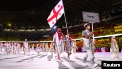 ნინო სალუქვაძე და ლაშა ტალახაძე, საქართველოს მედროშეები ტოკიოში