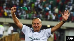 Gernot Rohr célèbre la qualification du Nigeria au Mondial 2018, Nigeria, le 7 octobre 2017. 