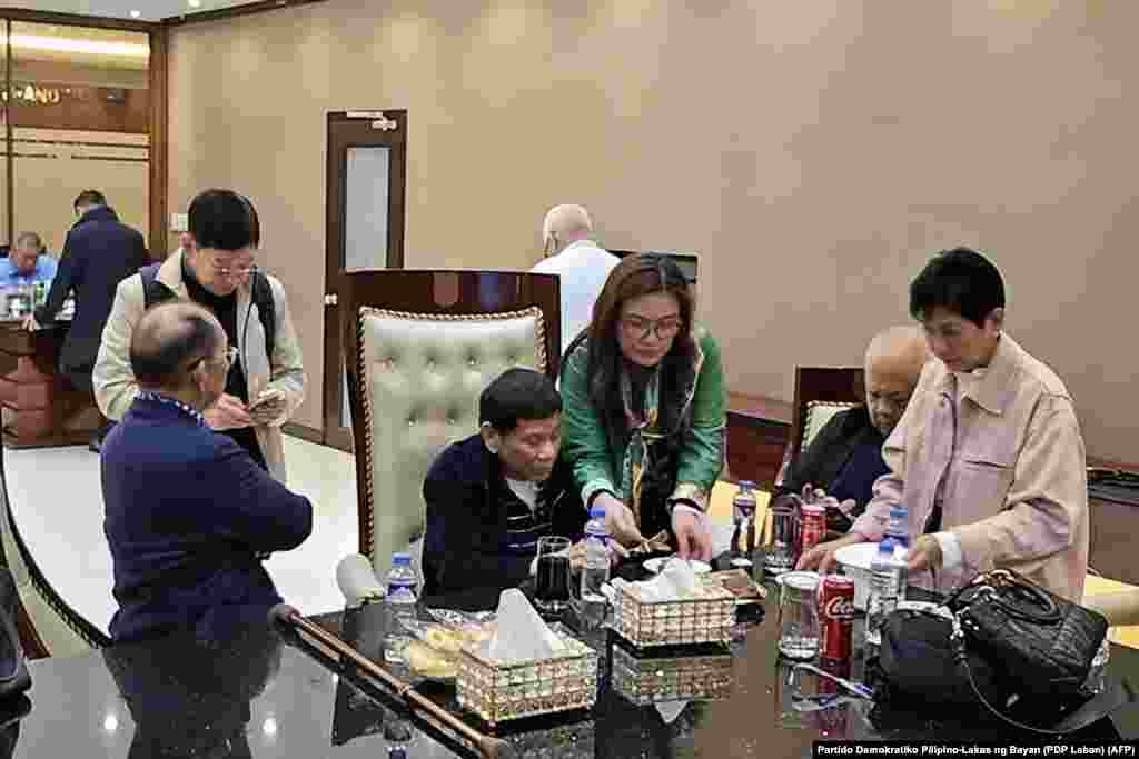 Filippin sobiq prezident Rodrigo Duterteni Gaaga sudiga yo'llamoqda, Manila. 