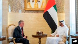 2019年5月29日美国国家安全顾问博尔顿在阿布扎比和阿拉伯联合酋长国军队副总司令谢赫穆罕默德·本·扎耶德·阿勒纳哈扬会谈。
