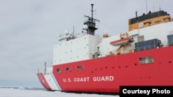 资料照片：美国海警队希里号破冰船在北冰洋活动。 (美国海警队照片)