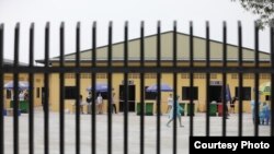 រូបឯកសារ៖ ទិដ្ឋភាព​មណ្ឌល​ចត្តាឡីស័ក​នៅ​រាជធានី​ភ្នំពេញ កាលពី​ខែមីនា ឆ្នាំ២០២១។ (រូបថត​ផ្តល់​ឲ្យ​ដោយ ព្រីង សំរាំង)