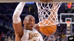 Kobe Bryant lors d'un match contre les Indiana Paces, Los Angeles, 4 janvier, 2015.