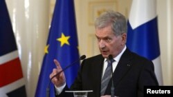 사울리 니니스퇴 핀란드 대통령이 지난 11일 헬싱키 대통령궁에서 보리스 존슨 영국 총리와 공동회견을 열어 발언하고 있다. (자료사진)