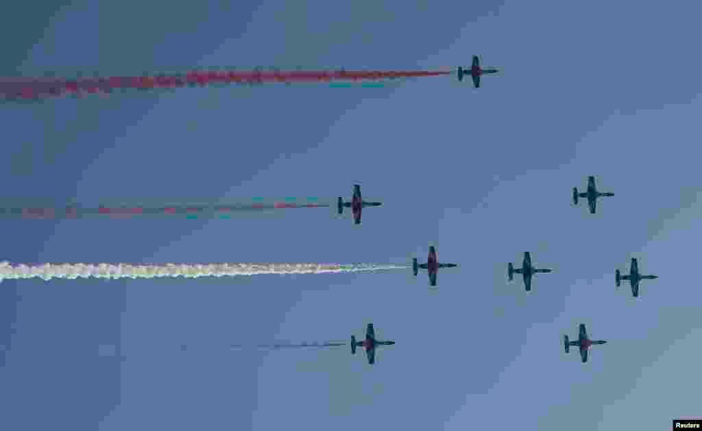 Egyptian military jets fly over Cairo as the head of Egypt&#39;s constitutional court Adly Mansour was sworn in as interim head of state, July 4, 2013. 