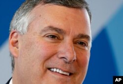 미국 항공기제조사 보잉의 민항기 사업을 이끌어온 케빈 맥컬리스터 대표가 퇴진했다.