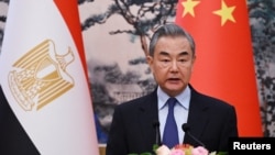 Le ministre chinois des Affaires étrangères Wang Yi lors d'une visite en Égypte.