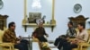 Pertemuan Presiden Joko Widodo antara Gubernur dan Wakil Gubernur DKI Jakarta Anies Baswedan dan Sandiaga Uno di Istana Merdeka Jakarta, Rabu 25 Oktober 2017. (Foto courtesy: Biro Pers Istana)