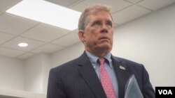 លោកឯកអគ្គរដ្ឋទូតសហរដ្ឋអាមេរិក W Patrick Murphy ផ្តល់បទសម្ភាសដល់វីអូអេ ពី«ការហូរច្រោះ»នៃការអនុវត្តប្រជាធិបតេយ្យនៅកម្ពុជា និងក្ដីរំពឹង​ក្រោមរដ្ឋបាល​ថ្មីរបស់ប្រធានាធិបតីជាប់ឆ្នោតលោក Joe Biden នៅភ្នំពេញ ថ្ងៃទី ១៧ ខែធ្នូ ឆ្នាំ២០២០។ (ខាន់ សុគុំមនោ/វីអូអេ)