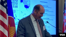 រូបឯកសារ៖ សមាជិក​រដ្ឋសភា​អាមេរិក​ប្រចាំ​រដ្ឋ​ផ្លរីដា​មក​ពី​គណបក្ស​សាធារណរដ្ឋ ថ្លែង​នៅ​ក្នុង​សន្និសីទ​ស្តី​ពី «អាស៊ាន​មាន​សារៈសំខាន់​ដល់​អាមេរិក ហើយ​អាមេរិក​មាន​សារៈសំខាន់​ដល់​អាស៊ាន‍» នៅ​រដ្ឋ​សភា​អាមេរិក កាលពី​ថ្ងៃទី​២៣ ខែកក្កដា ឆ្នាំ២០១៩។ (សុខ ខេមរា/VOA)