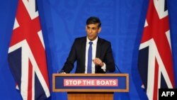 Le Premier ministre britannique Rishi Sunak lors d'une conférence de presse, le 7 décembre 2023.