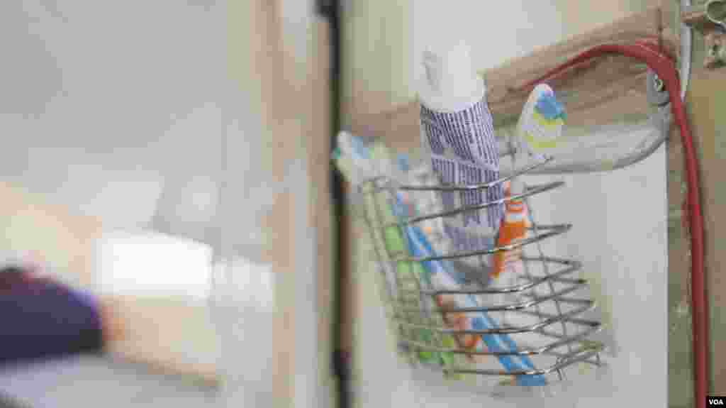 It is thought that around 10,000 refugees and migrants remain in tents across Greece, excluding those in warehouses. (J. Owens for VOA)