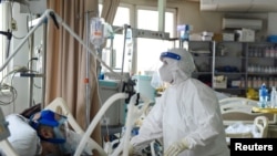 Na respiratorima je, zvanično, 75 osoba