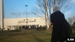 اعتراض به ممنوعیت ورود زنان به ورزشگاه برای تماشای مسابقات والیبال