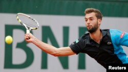 Petenis Perancis Benoit Paire maju ke babak perempat final turnamen Stuttgart, Jerman (foto: dok).