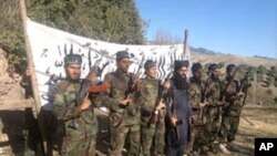 Foto yang dirilis oleh militan Taliban Pakistan ini, memperlihatkan para militan pelaku penembakan di sekolah di Peshawar yang menewaskan 149 orang (16/12/2014). 