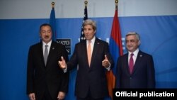  Azərbaycan prezidenti İlham Əliyev, ABŞ dövlət katibi Con Kerri və Ermənistan prezidenti Serj Sarkisyan
