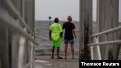 Elsa uzrokuje jake kiše, pa je izdato upozorenje na mogući poplavni talas duž obale