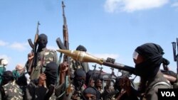 Para anggota kelompok militan al-Shabab di Somalia (foto: dok).