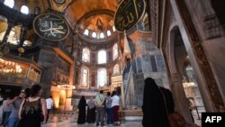 터키의 성소피아(Hagia Sofia)내부. 레제프 타이이프 에르도안 터키 대통령은 10일 성소피아 건물을 이슬람 사원으로 전환하겠다고 발표했다. 성소피아는 6세기에 기독교 교회로 건립됐다.